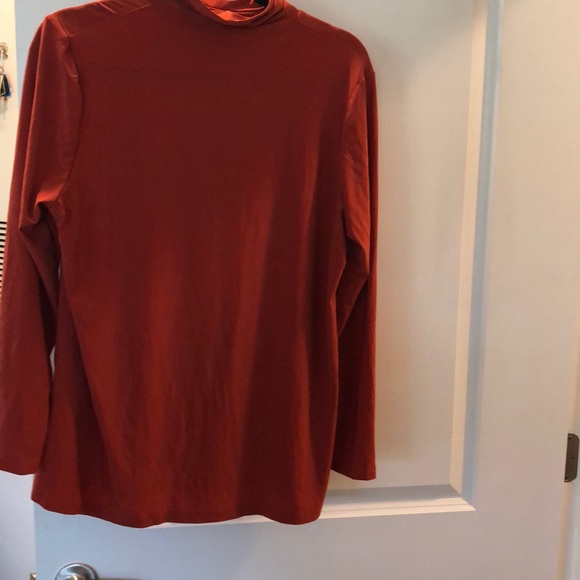 Tops - Picture 2 of 8